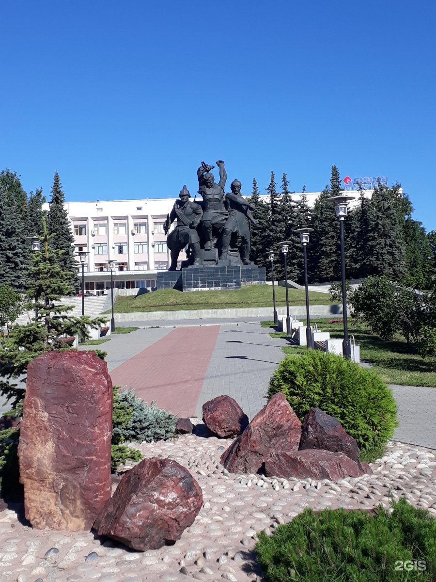 Памятник героям революции Уфа