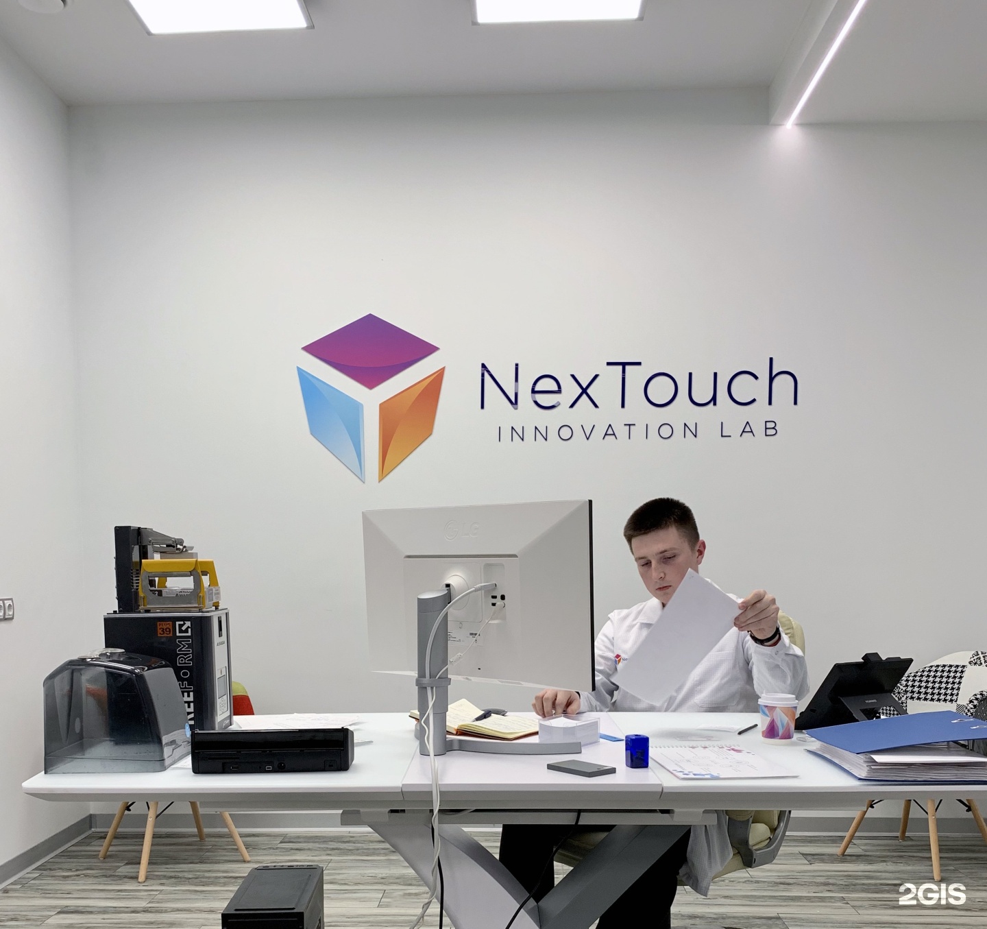 Доска nex touch. NEXTOUCH проектор. NEXTOUCH логотип. NEXTOUCH Innovation Lab проектор. Некст тач NEXTOUCH.
