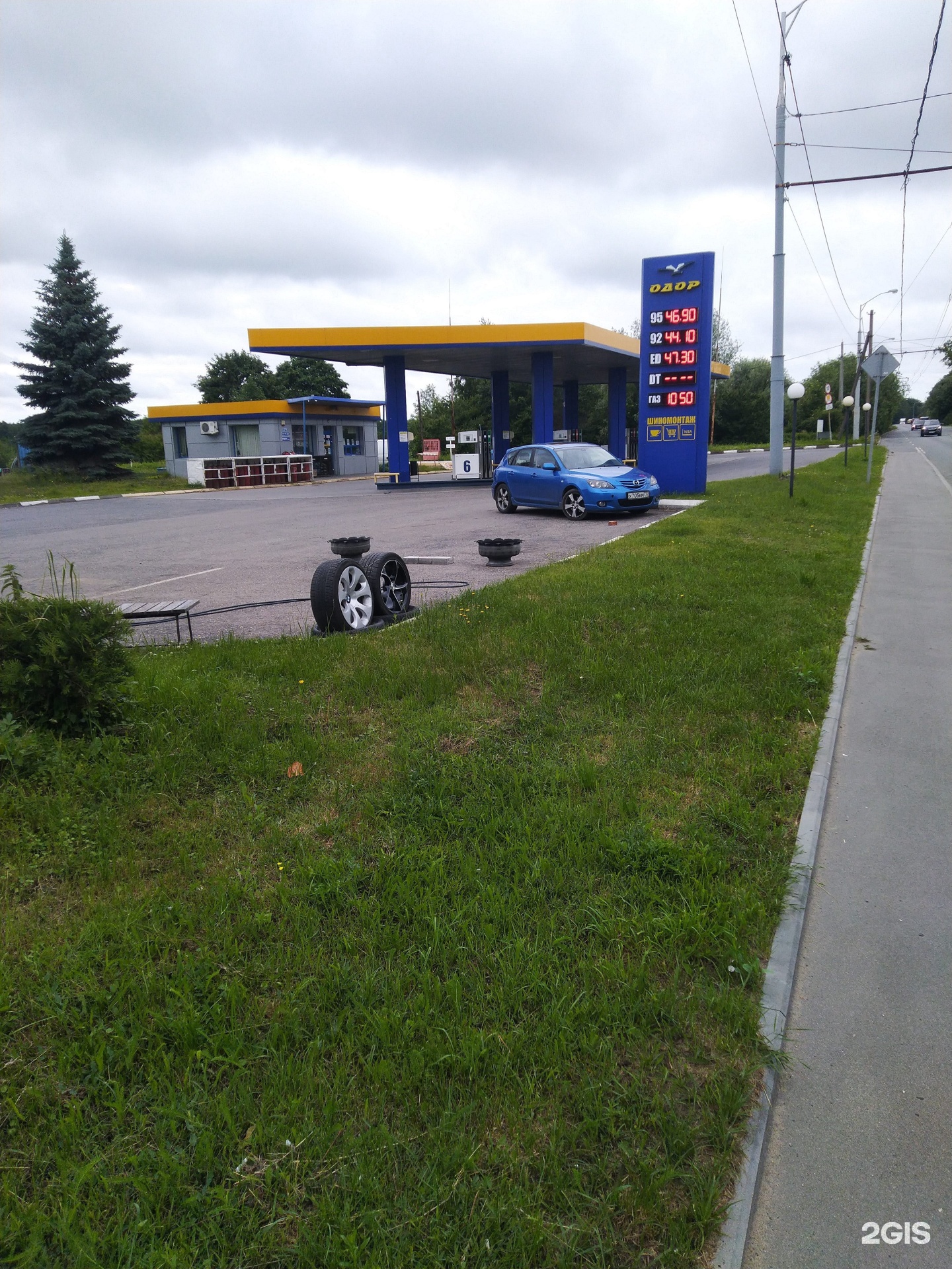 Азс россии. Дизель на азс газпромнефть. Мельника 148 севастополь азс атан. Заправщик на азс. Азс шины.