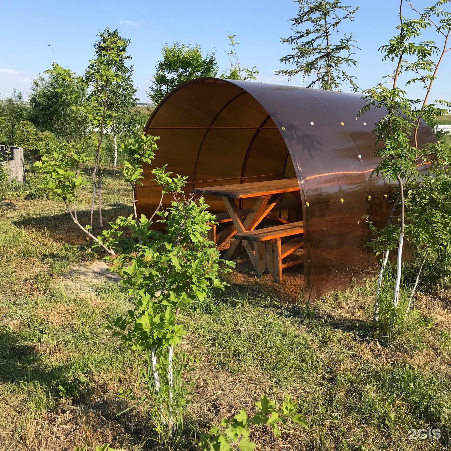 В 5 районе источник. Источник Тюменский Яр. Яр источник Тюмень. Крутой Яр база отдыха. База отдыха "источник Тюменский" логотип.