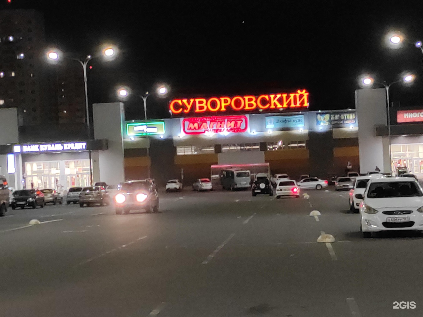 Медцентр суворовский ростов на дону. Петренко 1 Суворовский. ТЦ Суворовский Ростов-на-Дону. Торговый центр Суворовский Ростов. Петренко 3 торговый центр.