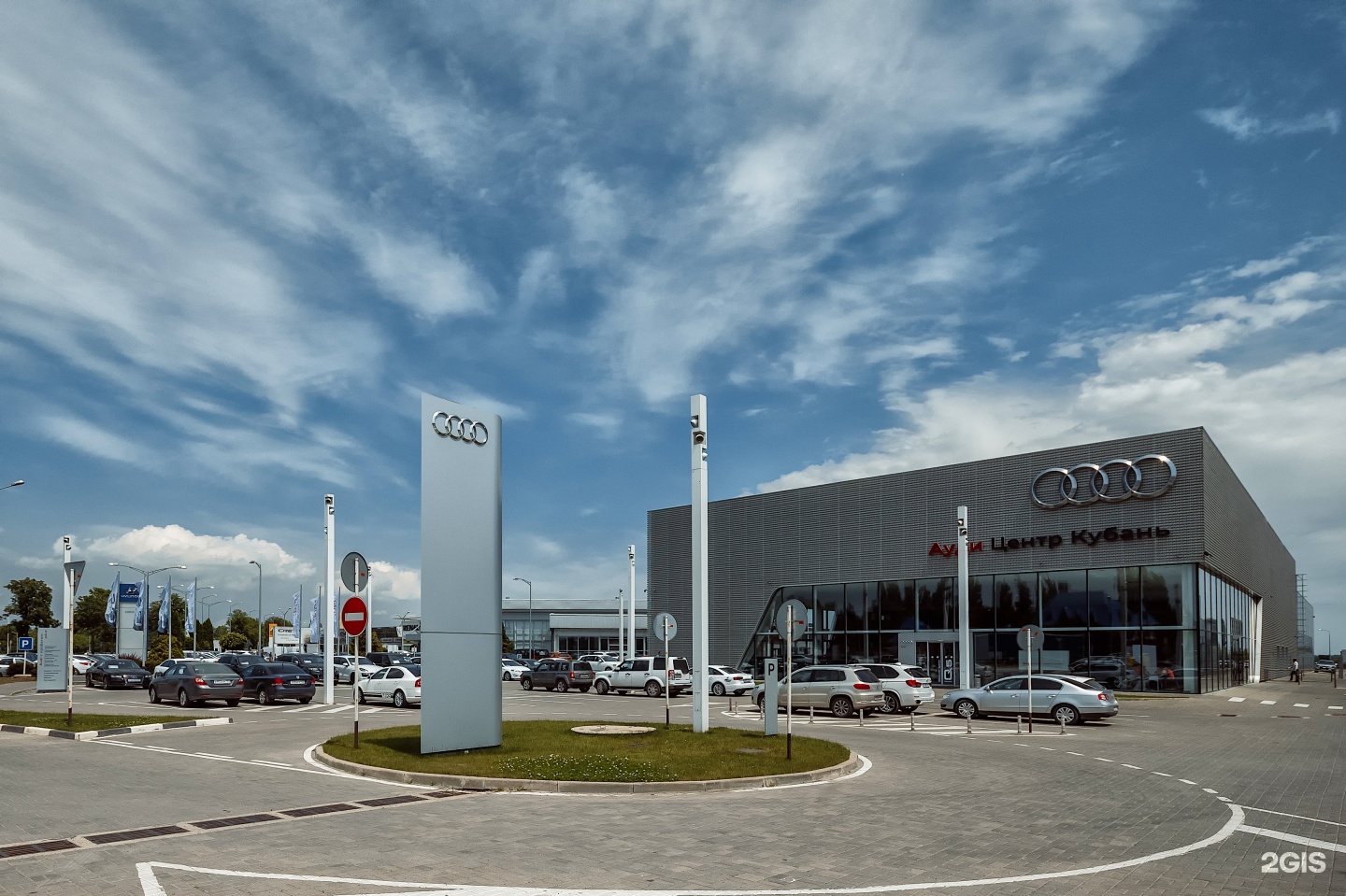 Центр кубани 9. Ауди центр Краснодар. Автосалон Ауди. Автосалон Audi Краснодар.