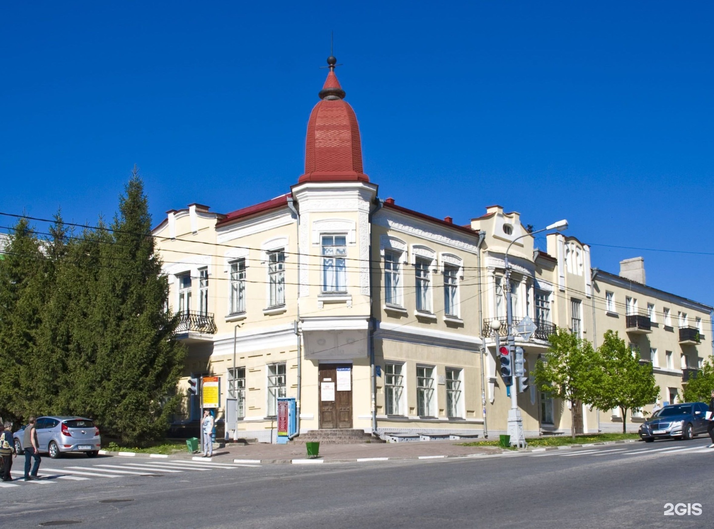 Втб старый оскол ленина. Краеведческий музей старый Оскол. Старооскольский краеведческий музей. Старооскольский краеведческий музей фото. Ленина 95 старый Оскол.