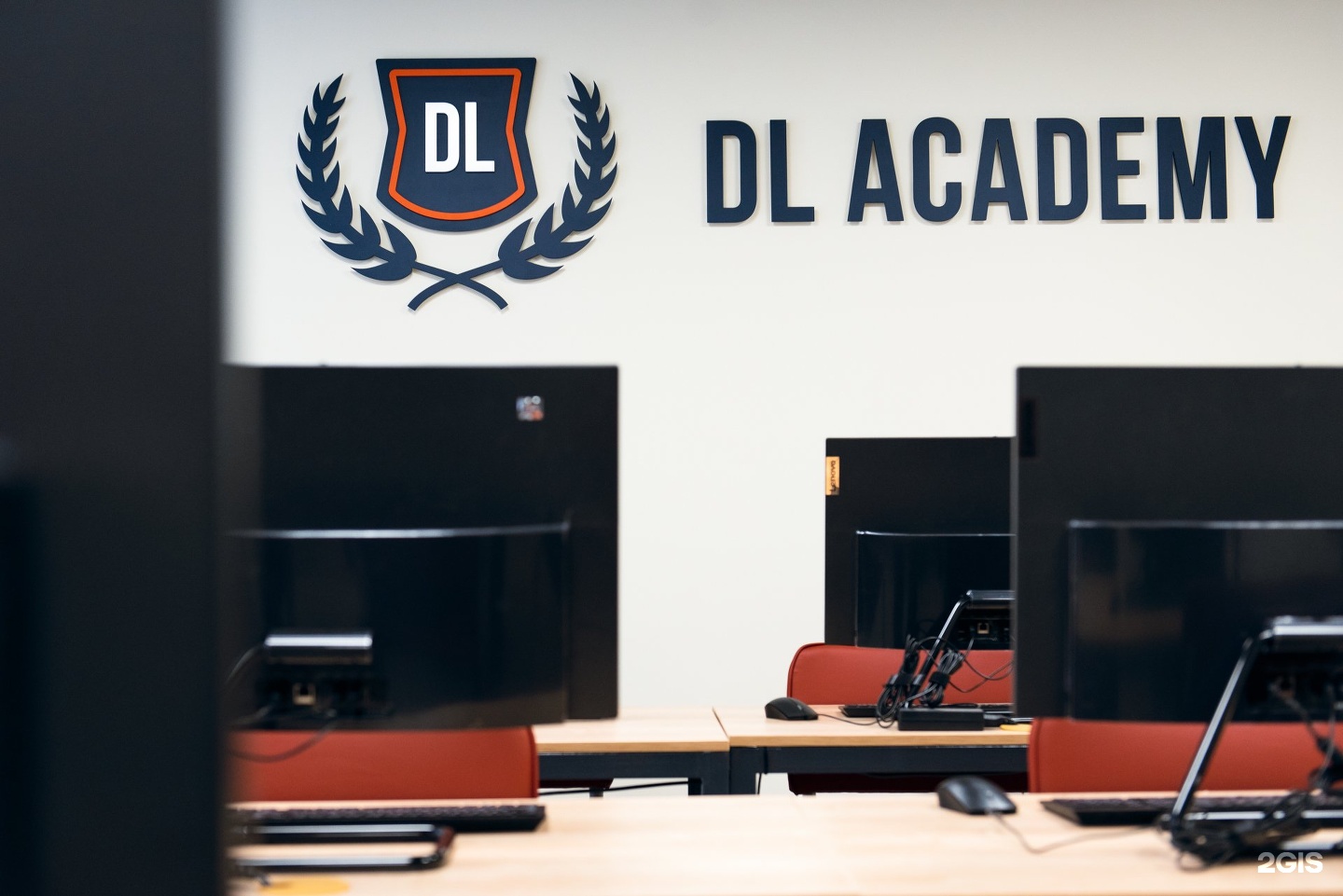 Академия проспект. DL Academy. Офис DL Academy Тольятти. White line Academy.