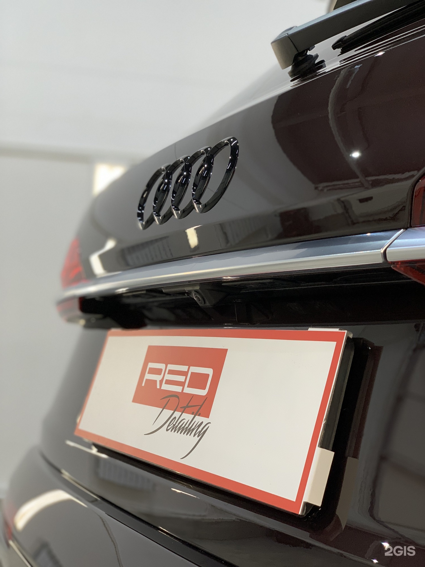 Детейлинг машины. Реклама детейлинг центра. Детейлинг машины. Carbins бронировка. Реклама детейлинг центра.