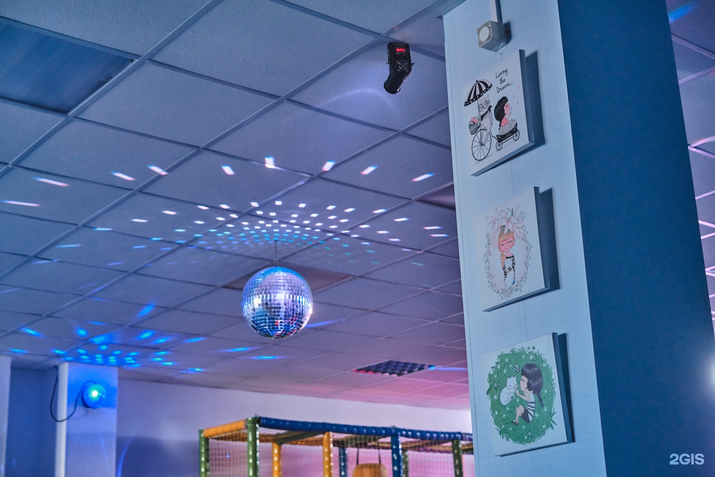 Совхозная 2 детский центр. Комната для двух мальчиков подростков с эркером. Объемный буква дизайн для детский развлекательный центр. Химки левобережный детский сад. Дом ребенка специализированный атамановка.