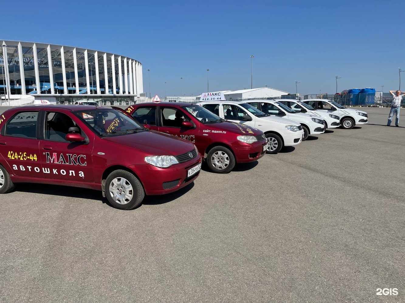 Нижний новгород автошкола абсолют. Автошкола Макс Нижний Новгород. В автошколе Макс машины.