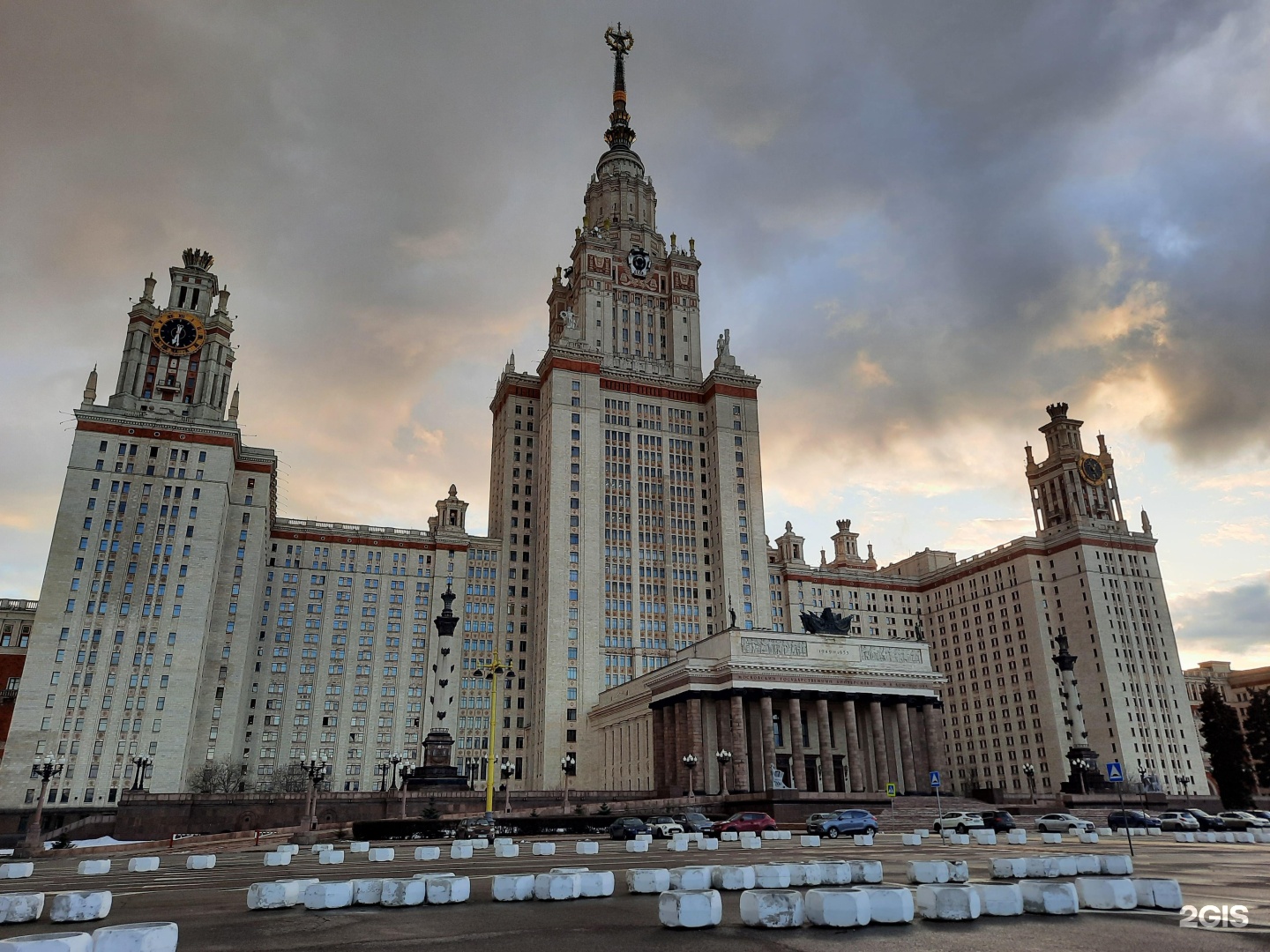 Москва ленинские горы мгу. Московский государственный университет им м.в Ломоносова. Университет им Ломоносова в Москве Юго Западная. Московская государственная университет видео. Мебель МГУ.