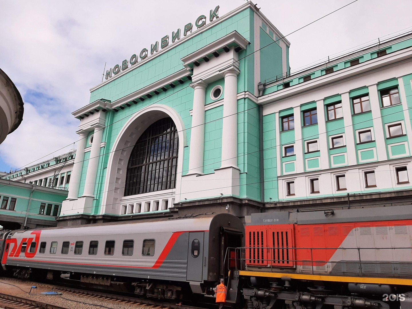 Номер телефона вокзал новосибирск главный. Вокзал Новосибирск главный. Железнодорожный вокзал Новосибирск главный. Новосибирск главный Буготак. Отель на ЖД вокзале Новосибирск.