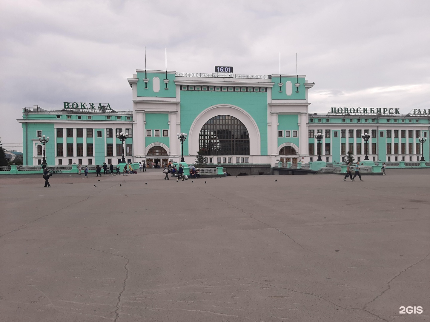 Новосибирск главный. ЖД вокзал Новосибирск фото. Вокзал Новосибирск главный фото внутри. 301н • Новосибирск-главный → Алматы.