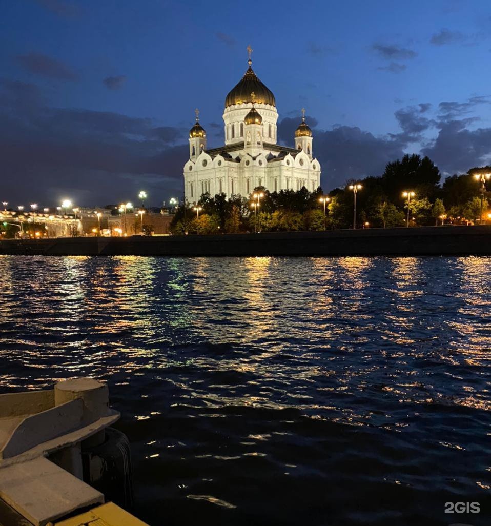 Москва улица волхонка 15. Храм Христа Спасителя на Волхонке в Москве. Волхонка 15. Москва улица Волхонка 15 центр искусств Москва. Храм Христа Спасителя вид со стороны Волхонки.