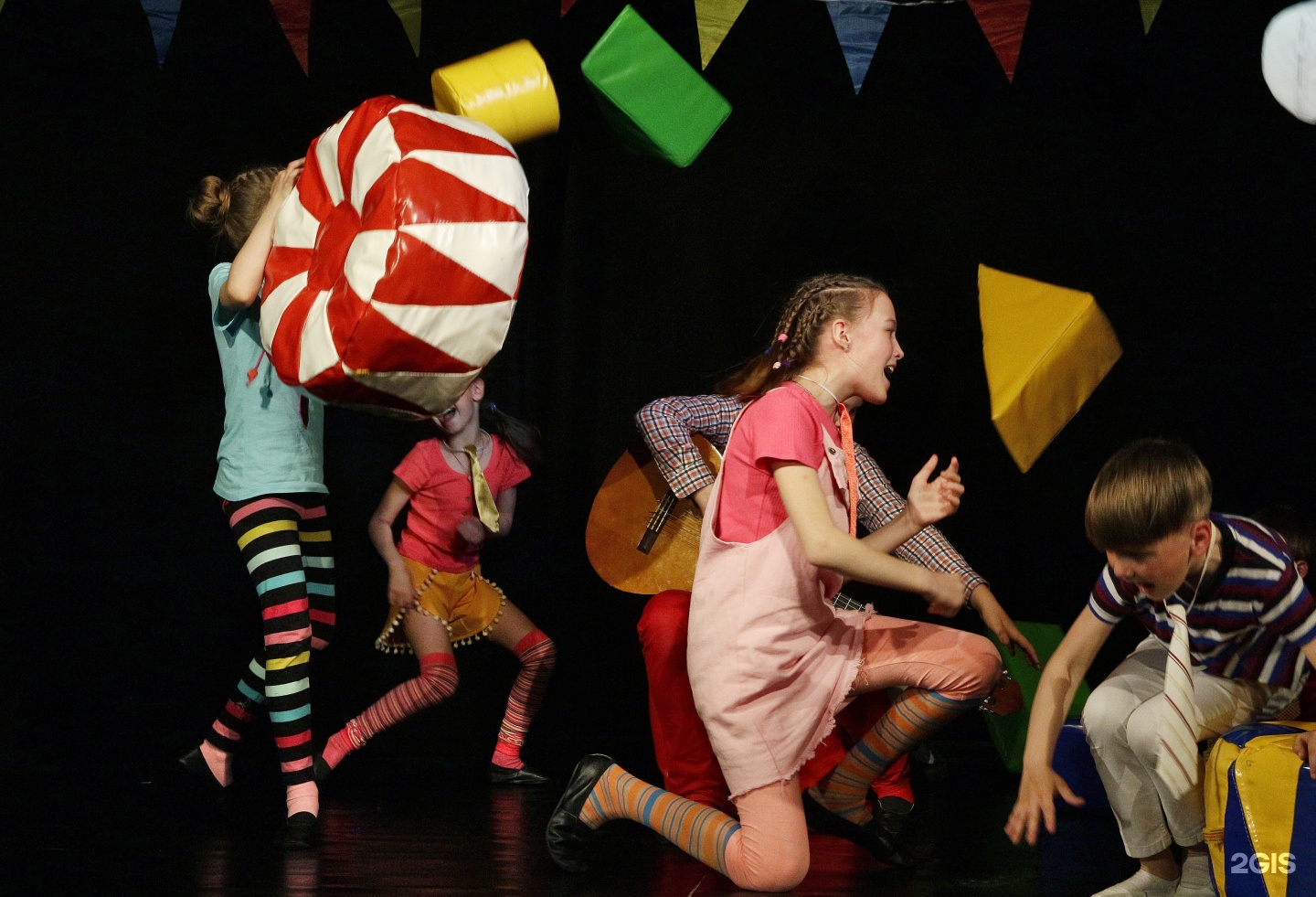 Театр для подростков в москве. Театр для подростков в москве. Подростки в театре. Театральный кружок для подростков. Театр для подростков в москве.