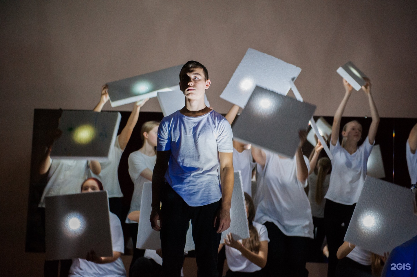 Люди на улице города. Глазов вятской губернии. Жители 1 города. Люди в городе. Мэр глазова перешеин.