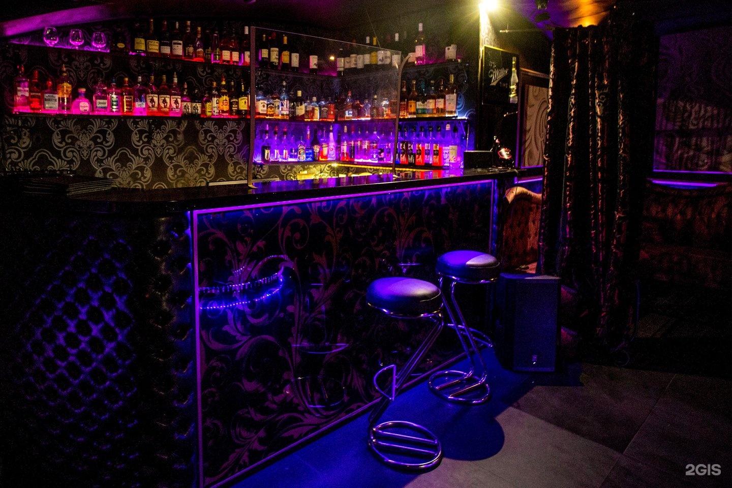 Бар развлечения. Zависть Lounge Bar. Zavist flirt Bar Рубинштейна. Стрип бар СПБ. Ночной клуб бар Санкт-Петербург.