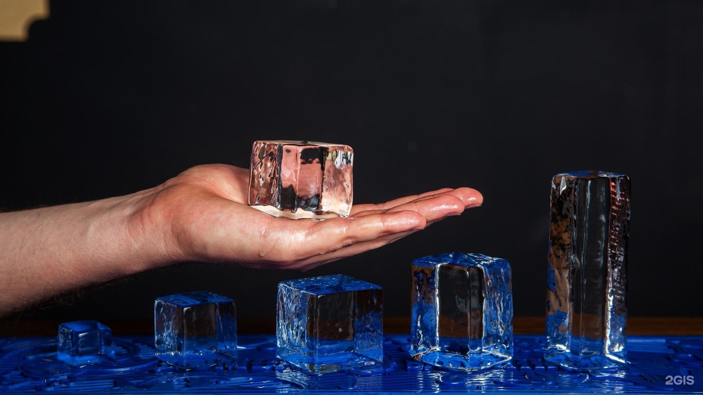 Купить лед в новосибирске. Кубики льда фонарик. Кубики льда обои. Картонная коробка в кубике льда. Лед в картонной коробке.