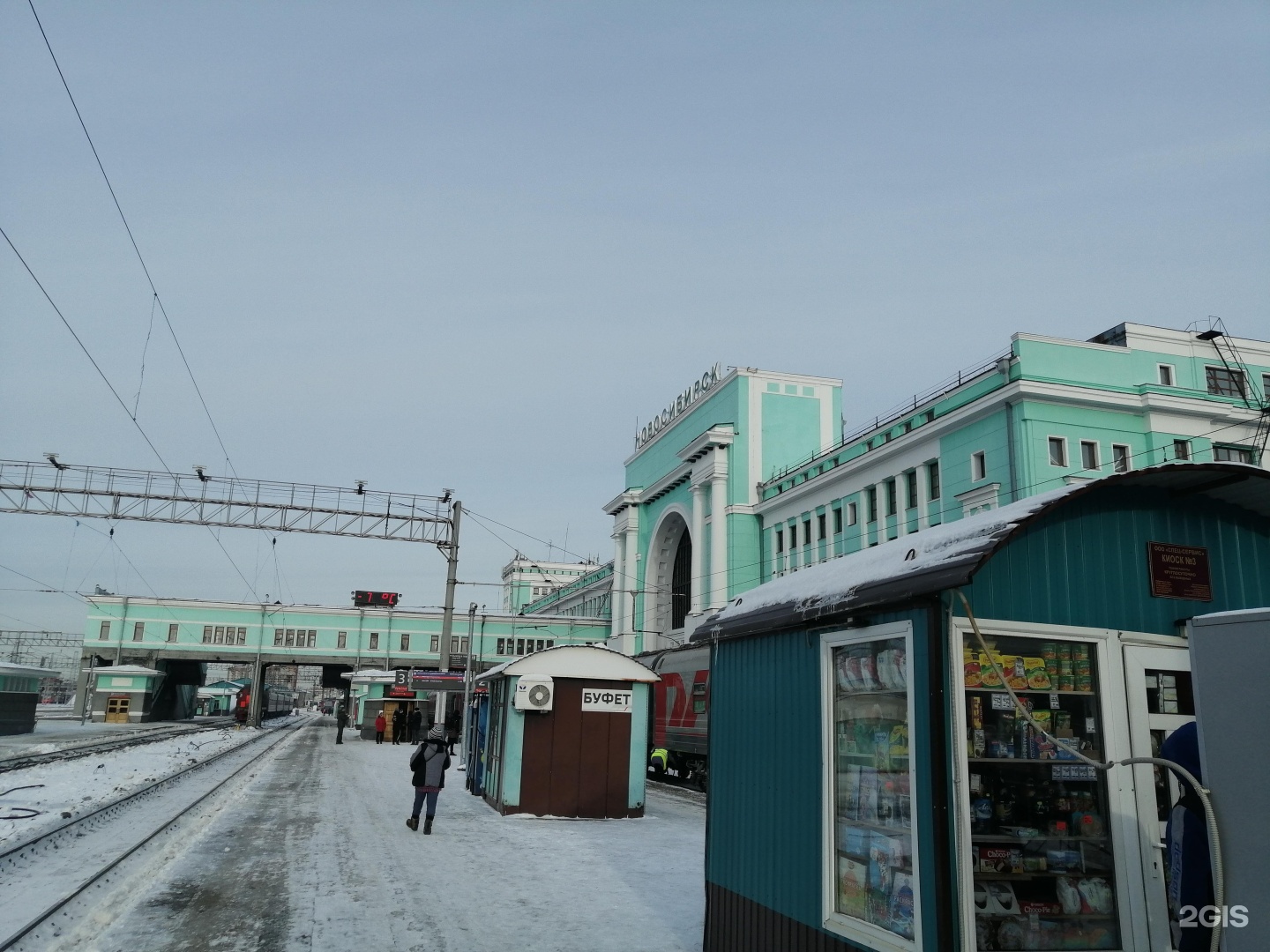 Речной вокзал новосибирск искитим. Новосибирск ЖД вокзал главный Дмитрия Шамшурина. Дмитрия Шамшурина 43 Новосибирск автовокзал. Вокзал Новосибирска картина. Дмитрия Шамшурина 37 Новосибирск.