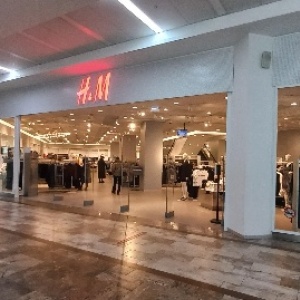 Фото от владельца H & M, магазин одежды и аксессуаров