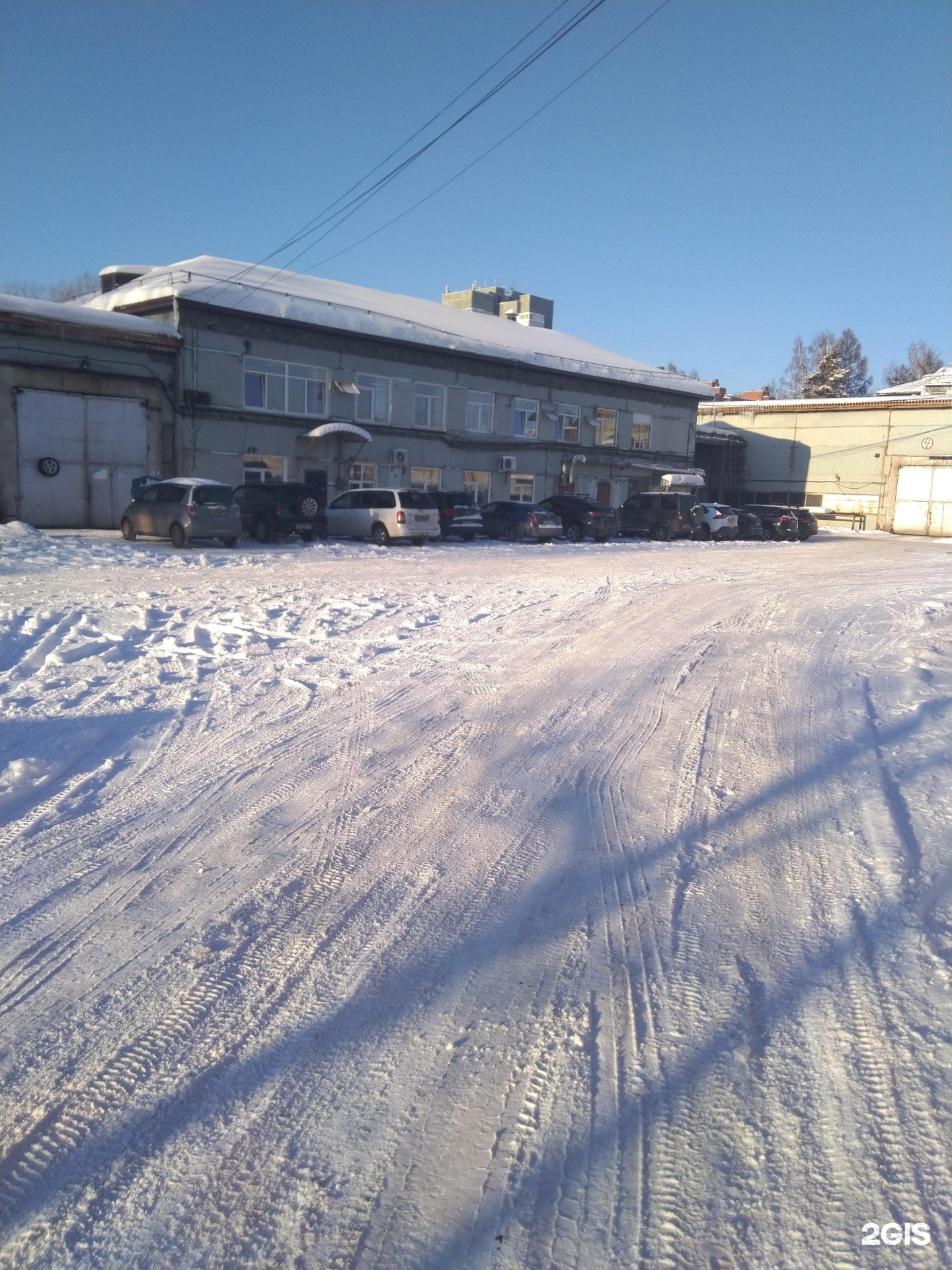 выезд с прилегающей территории дтп. азс 140 газпромнефть г мыски. кемерово, ул. тухачевского 42 кемерово. тухачевского 42 кемерово.