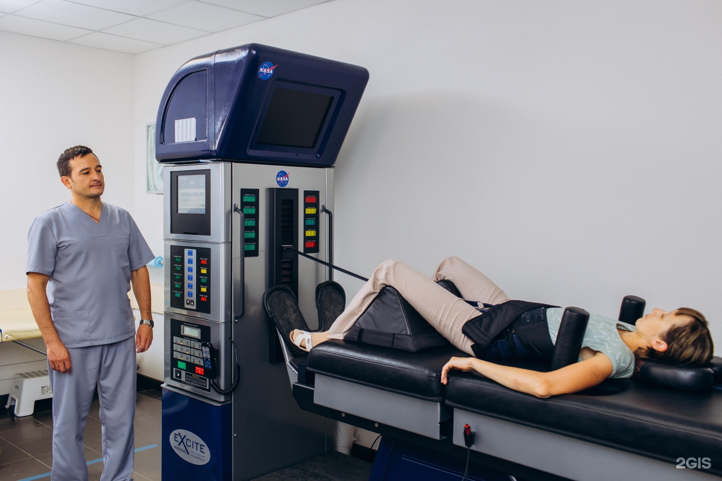 центр лечения спины. позвоночник реклама. клиника позвоночника и суставов мытищи. невропатолог санкт-петербург клиника. клиника бобыря в спб.