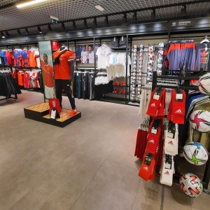 Фото от владельца Adidas, сеть магазинов спортивной одежды и обуви