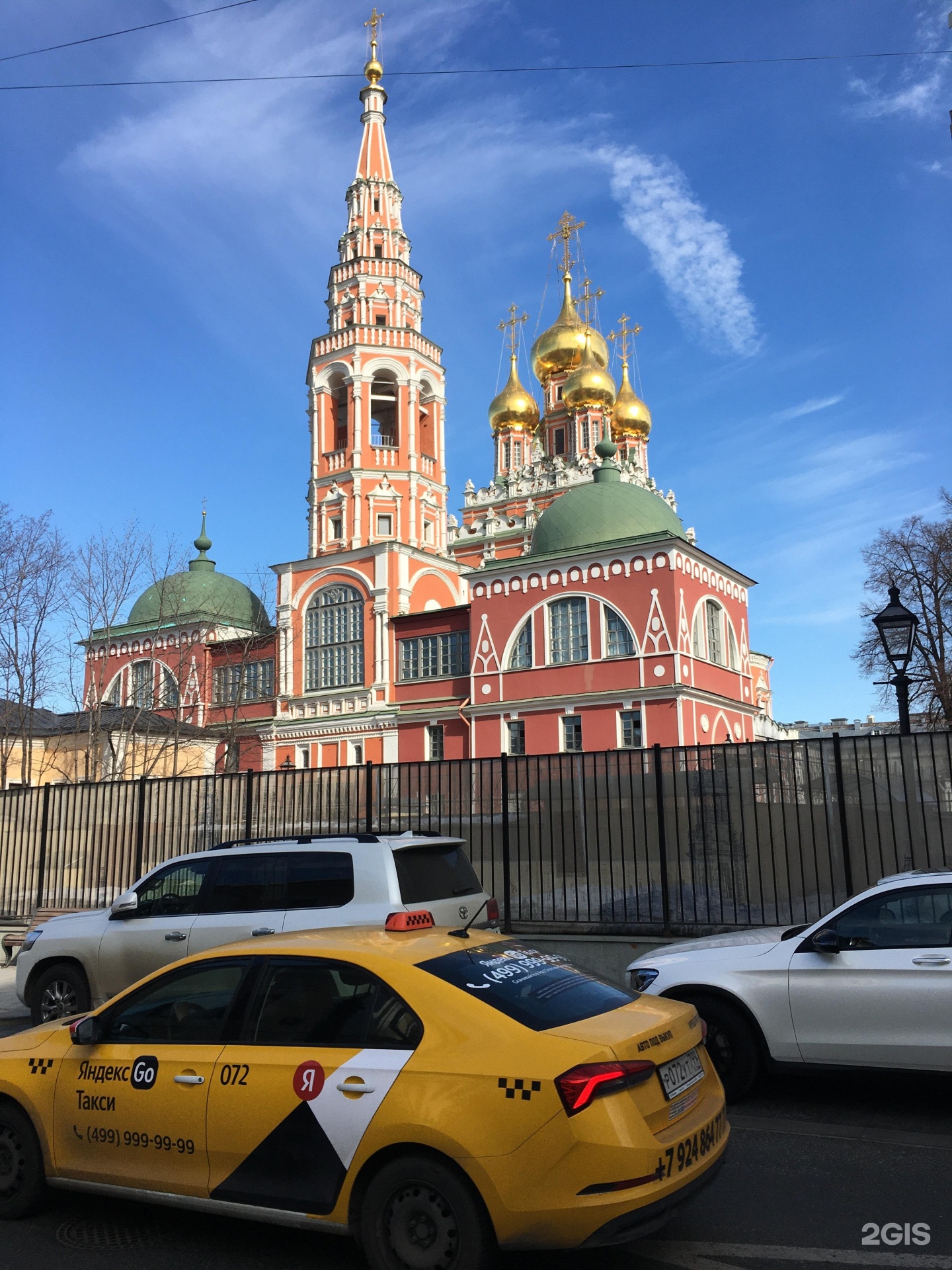 Вилла кадаши москва. Храм 2 Кадашевский переулок. Церковь Космодамианская в Кадашах. Храм Воскресения в Кадашах. Церковь в Кадашах алфёрова.