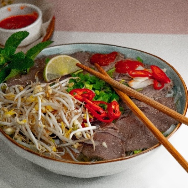 Кафе вьетнамской кухни hot pho