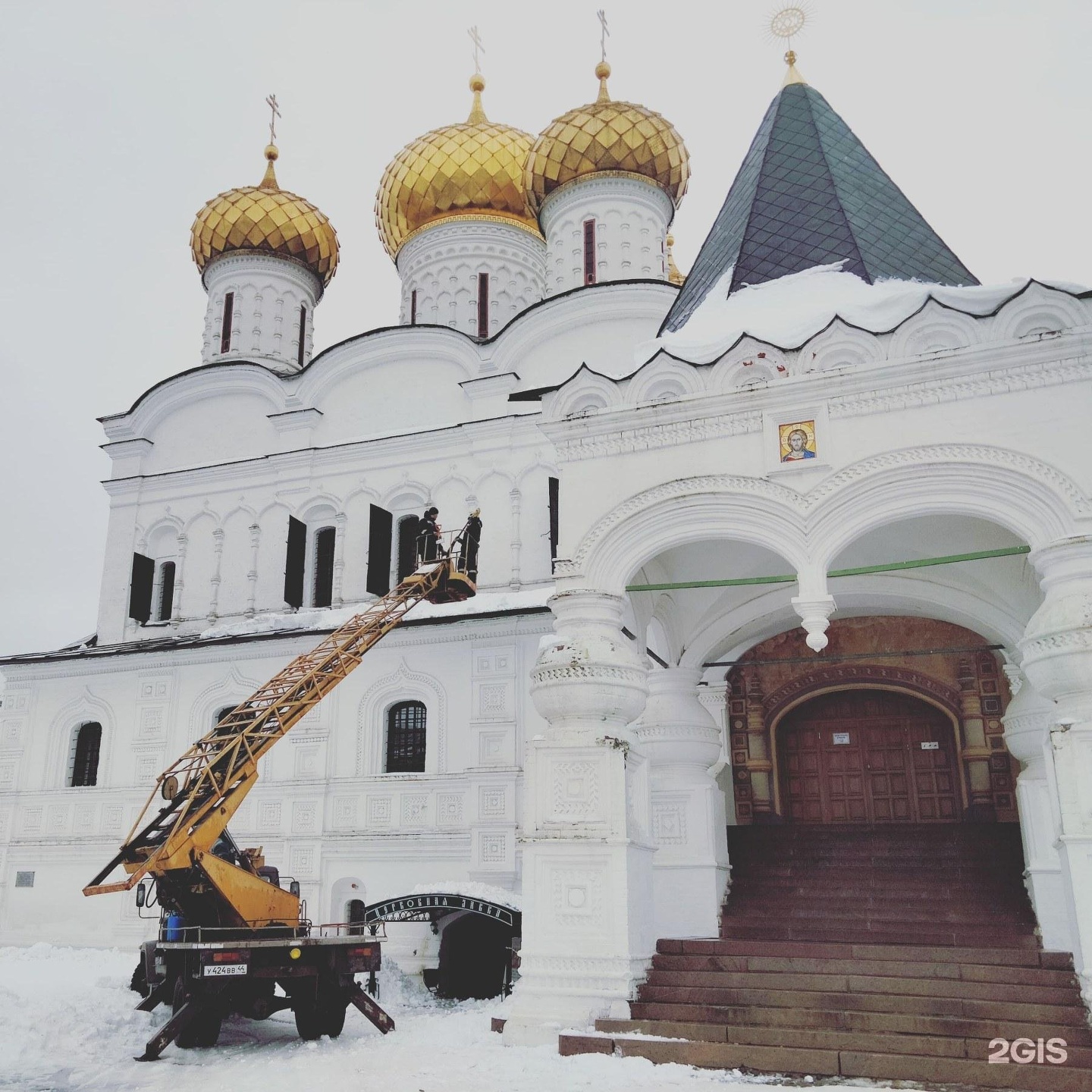 Кострома пять. Анастасия Богоявленский монастырь Кострома. Богоявленско-Анастасиин монастырь Кострома , осень. Ипатьевский монастырь Кострома панорама. Колокол в Ипатьевском монастыре.