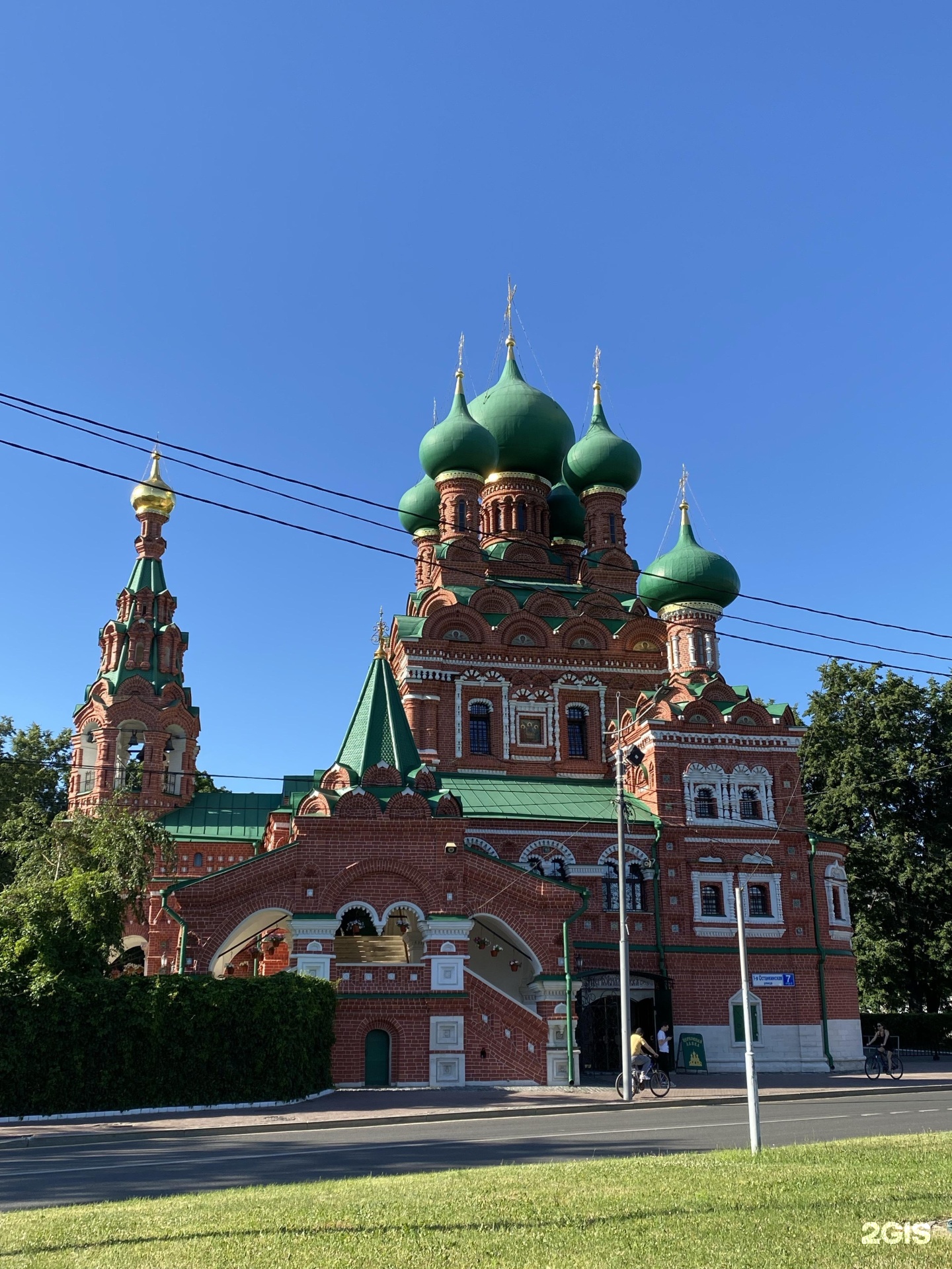 Храм Живоначальной Троицы в Останкино. Подворье Патриарха Московского. Колокола храма Живоначальной Троицы в Останкино\. Живоначальная Троица храм.