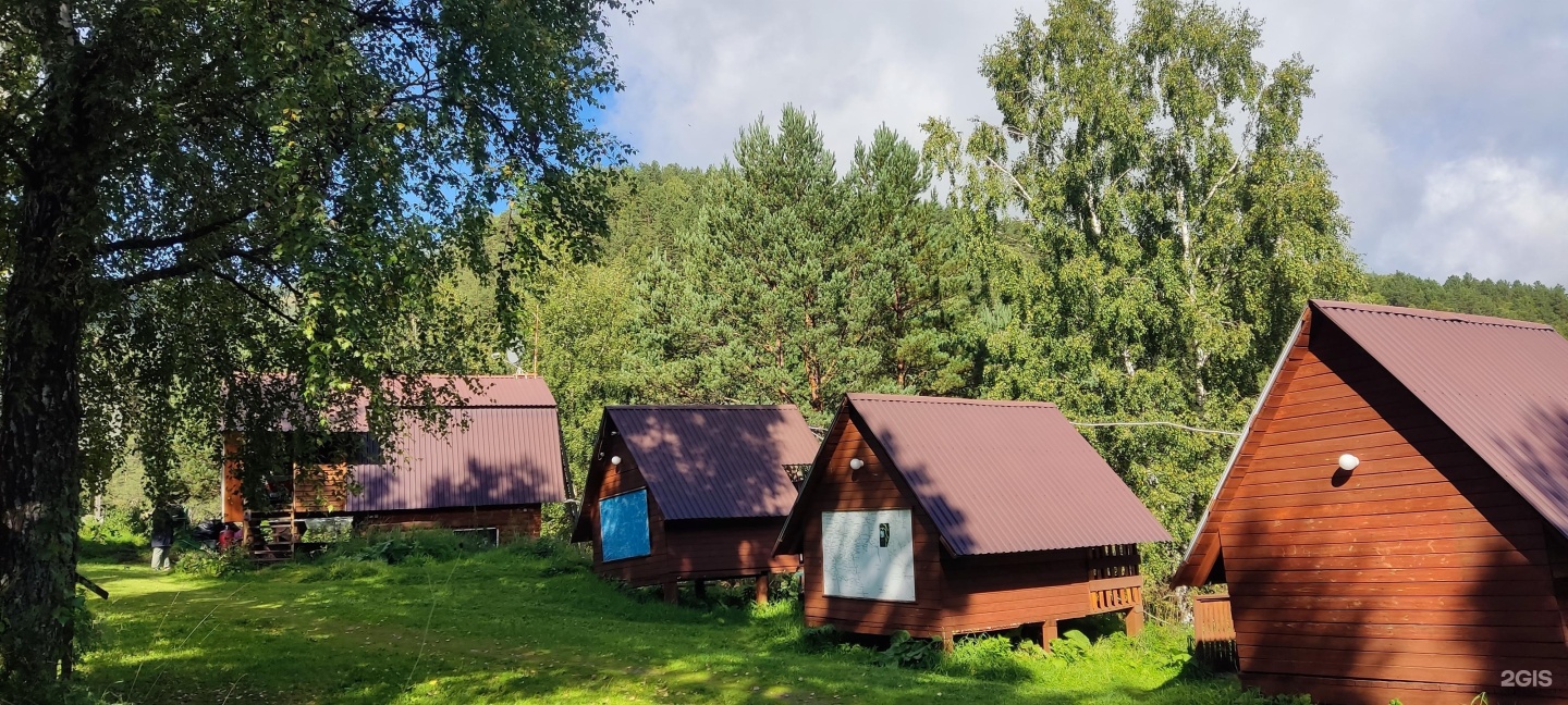 Отдых белый городок. Каратурук база отдыха горный Алтай. База отдыха живой ручей.