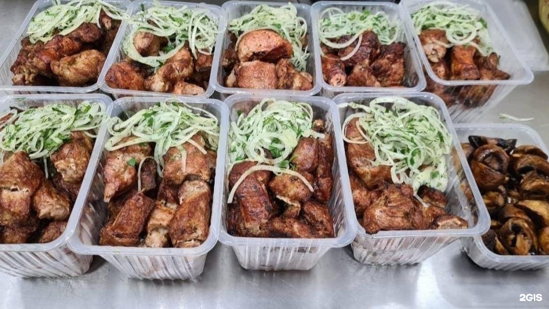 Шашлык на вынос айн. Красивая подача шашлыка. Аксай шашлык на вынос. Шашлык на углях новый уренгой. Шашлык на вынос.