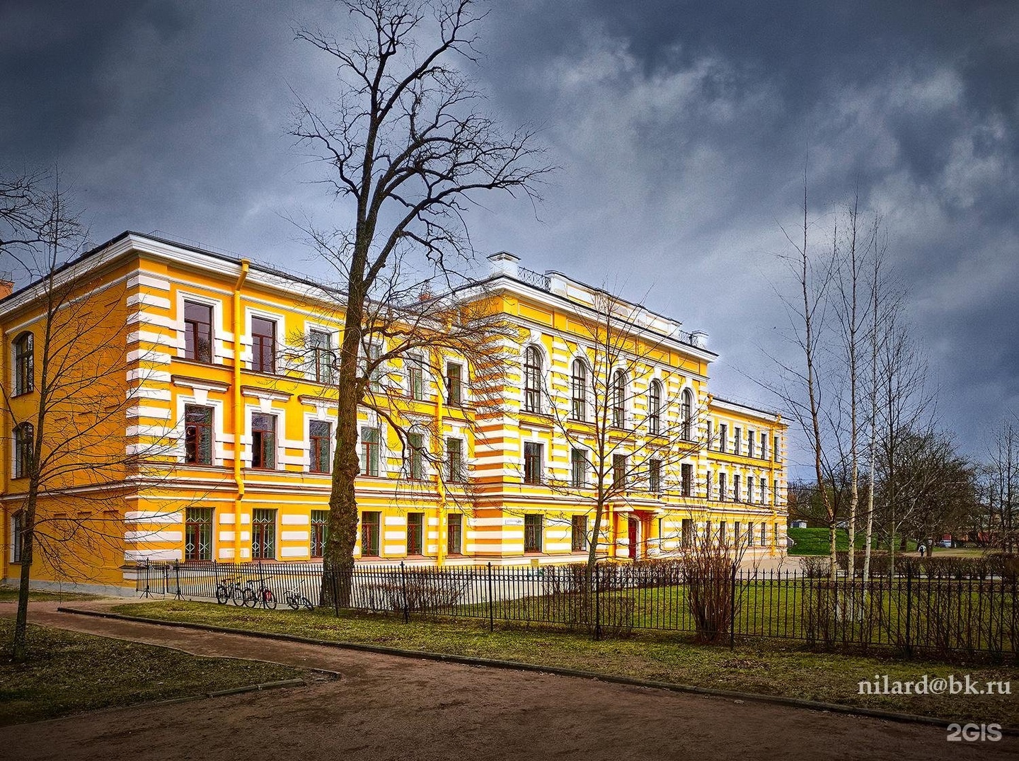 Санкт-Петербургский проспект Петергоф. Петергофская гимназия. Первая Санкт-Петербургская гимназия.