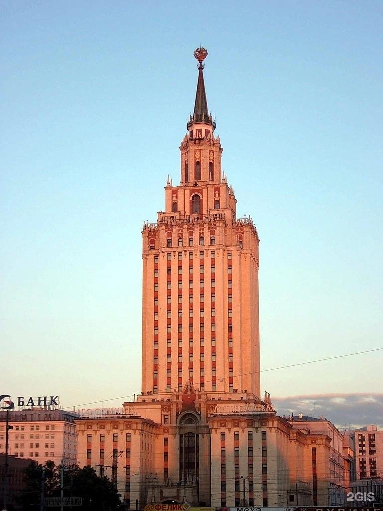 Москва ленинградская. Гостиница Ленинградская Москва сталинская высотка. Гостиница Ленинград высотка. 7 Высотка гостиница Ленинградская. Сталинский Ампир гостиница Ленинградская.