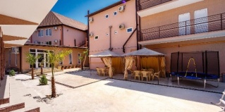 Сочи: Коттедж У Елены