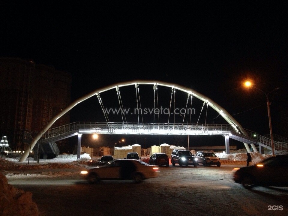 Мост в родниках. Мост Родники Новосибирск. Пешеходный мост Родники Новосибирск. Жилмассив Родники мост Новосибирск. Мост на 6 микрорайоне Новосибирск.