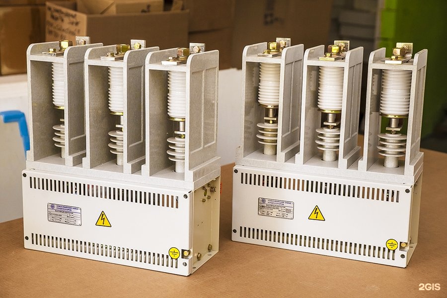 новосибирский конденсаторный завод. новосибирский завод конденсаторов logo. этикетки новосибирский завод конденсаторов. кулаков новосибирский завод конденсаторов. значок 30 лет.