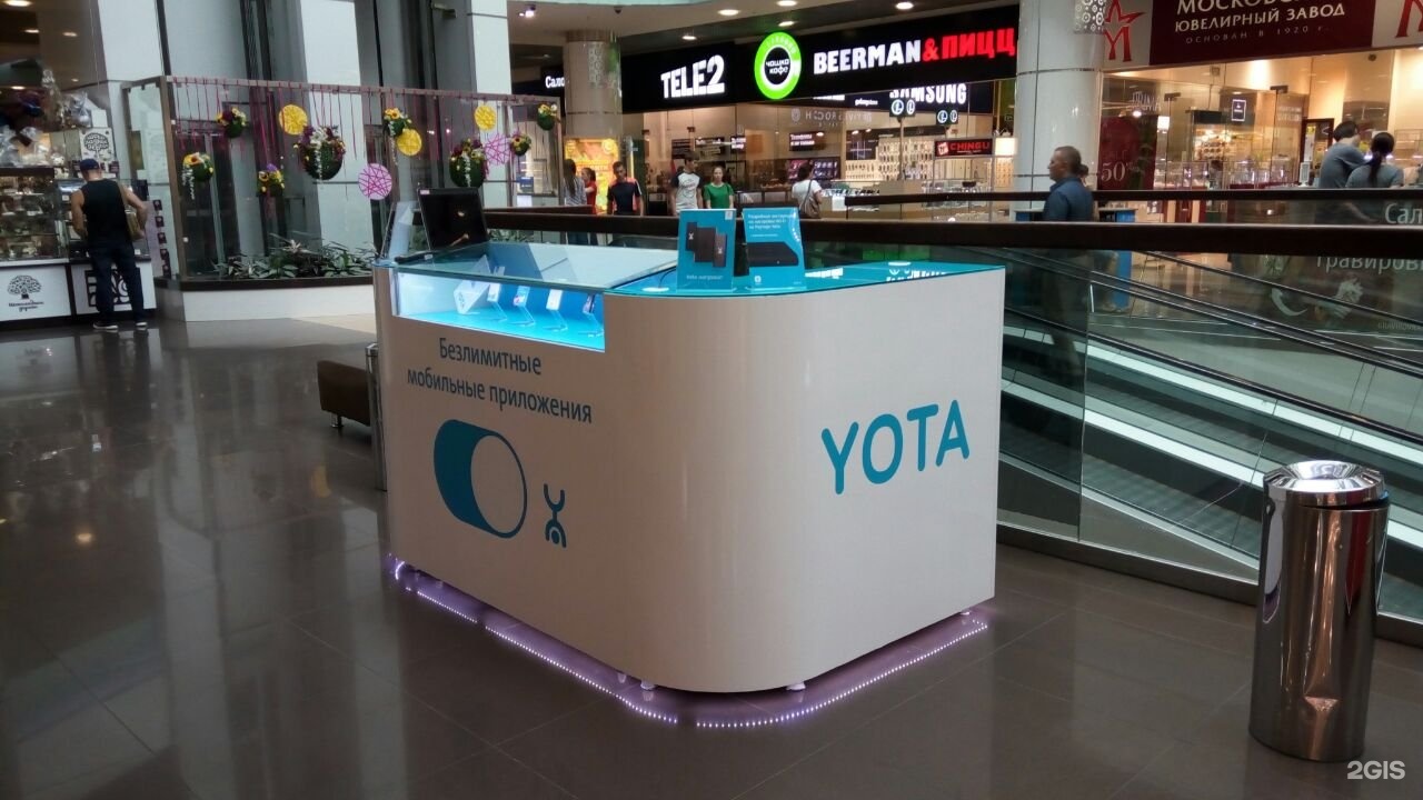 Йота в китае. Стойка Yota. Салоны сотовой связи йота. Салон йота. Офис Yota.