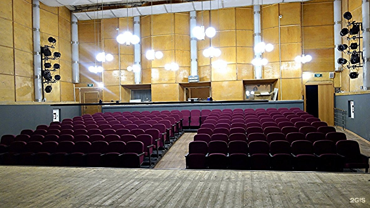 Театр на левом берегу