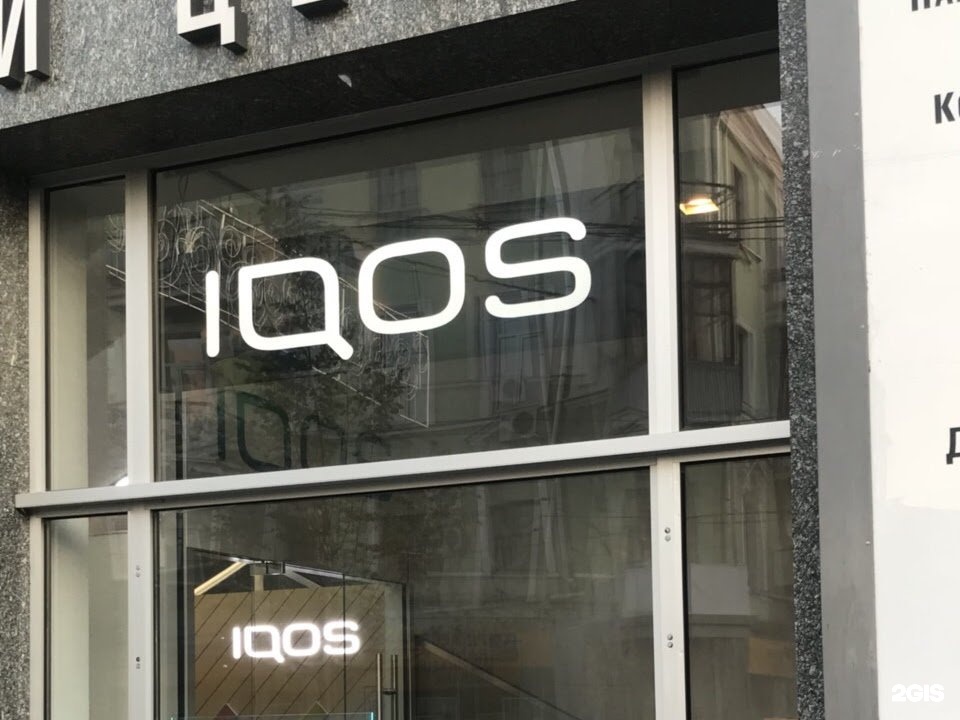 Лучший айкос 2024. Магазин айкос. Бутик айкос. IQOS вывеска. IQOS Атриум.