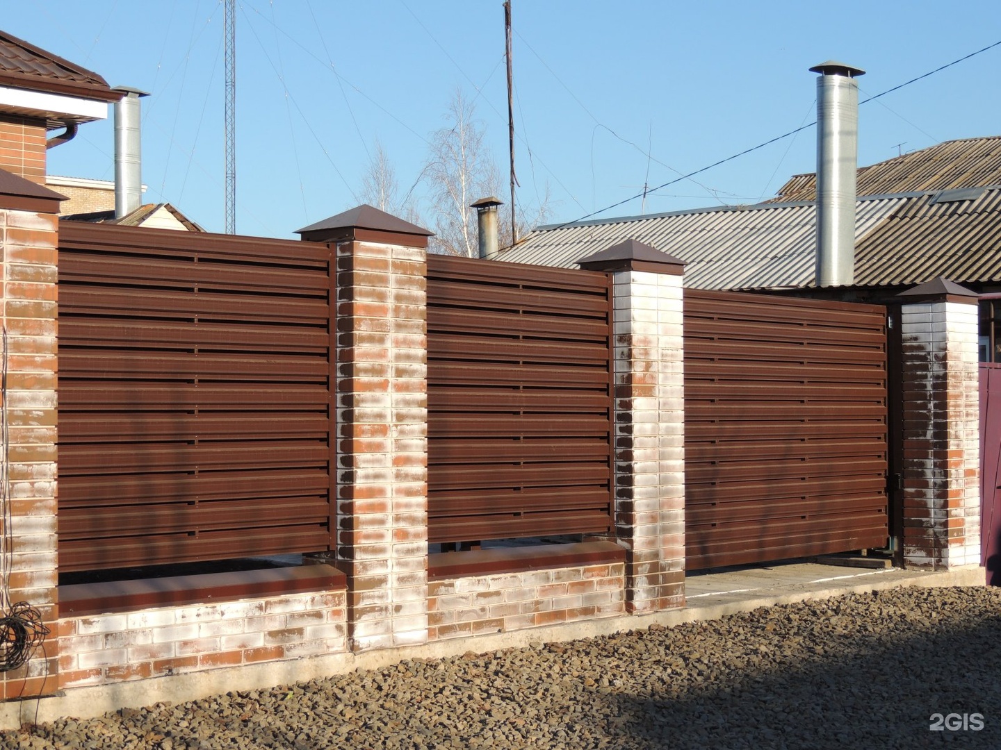 Штакетник принтек дуб античный w004. Профнастил кумертау. Красивый забор. 3д сетка гранд лайн. Ворота с узорами из профнастила.