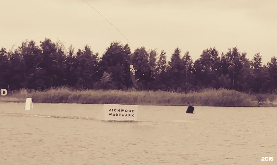 Салаирский тракт 11 км. Richwood Wake Park. Ричвуд Тюмень. Ричвуд Тюмень лагерь. Rich Wood Wakepark фото.