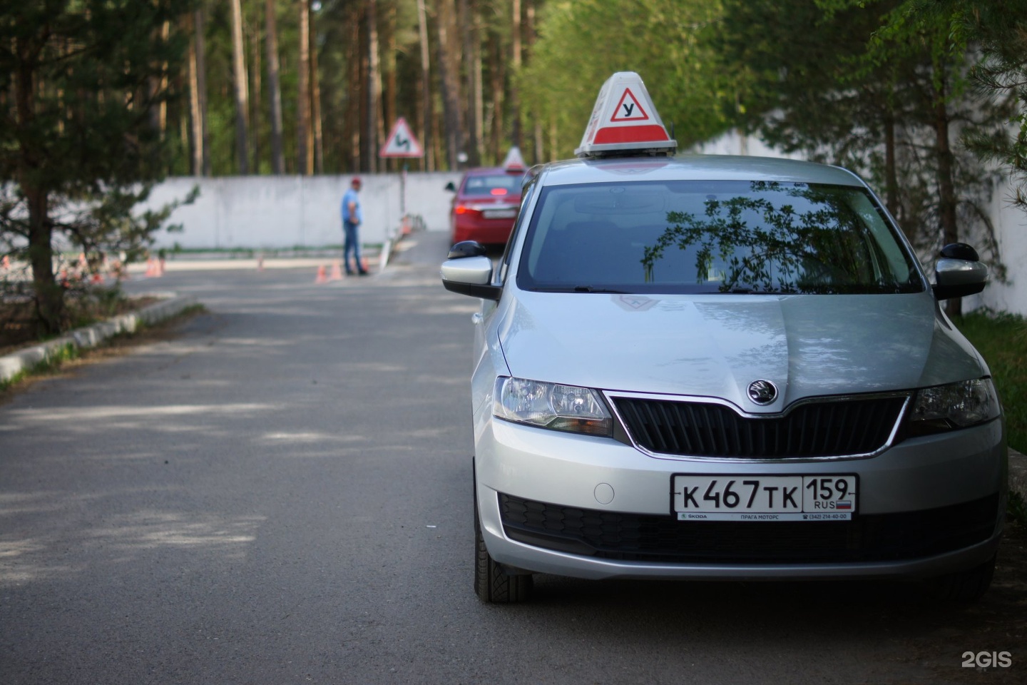 Автошкола за рулем. За рулем 59 автошкола Пермь. Шкода автошкола. Учебные машины автошкол Skoda. Школа вождения Skoda.