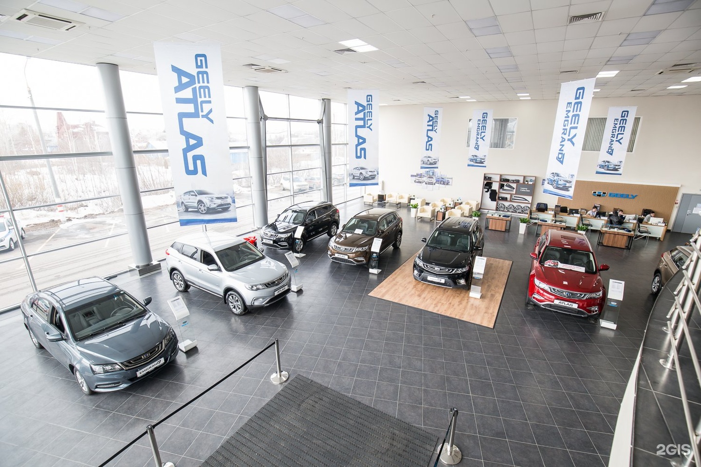 Дилер джили в санкт петербурге. Geely компания. Geely автосалон 152 Нижний. Китайский автосалон в Ростове. Завод Geely.