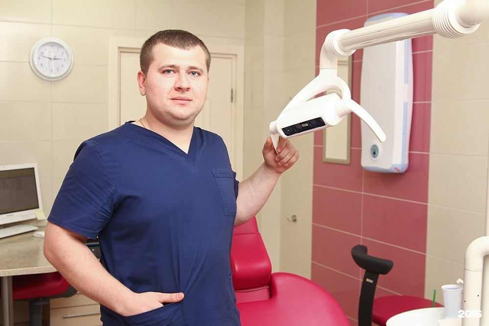 Врачи стоматологи омск. Инновационный центр имплантации зубов Омск.