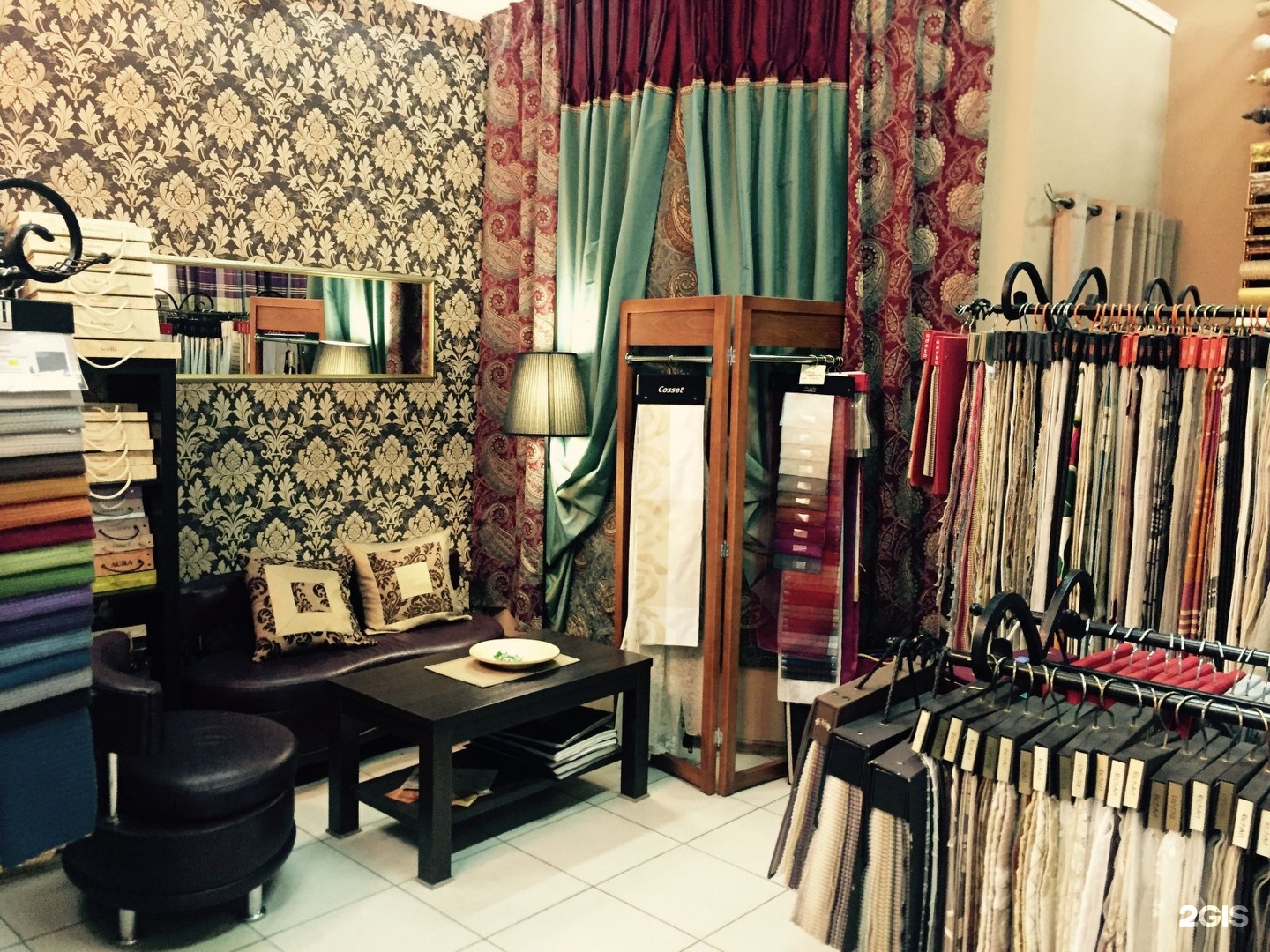 Буржуа декор благовещенск. Анна савина буржуа спа. Салон буржуа. Салон буржуа. Необычные кровати.