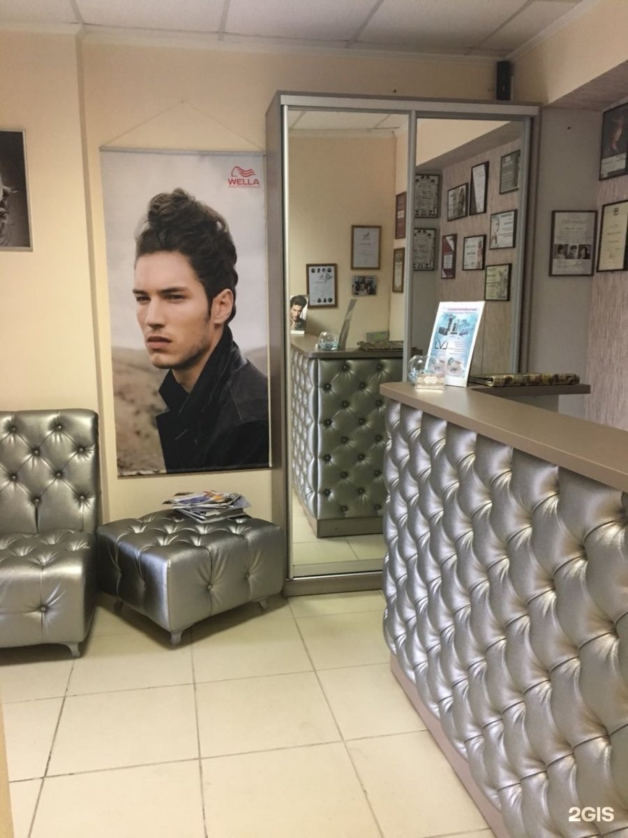 Хмельницкого 216. Хмельницкого 216. Хмельницкого 216. Подруги в салоне. Хмельницкого 216.
