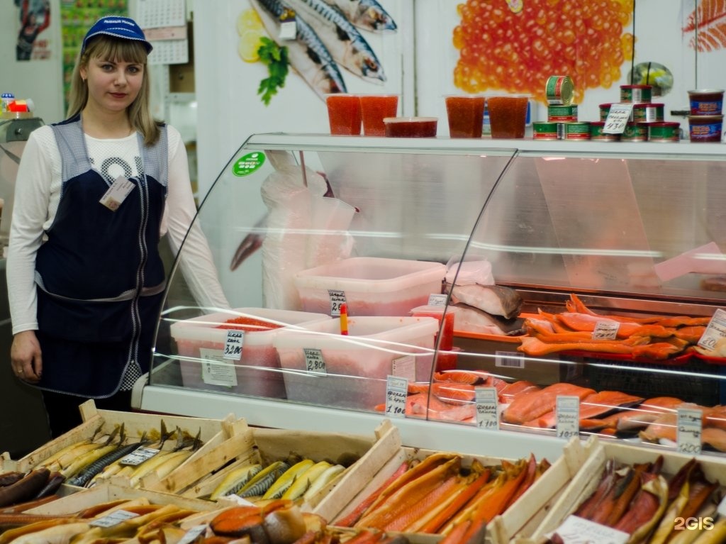 Рынок куйбышева. Рыбный рынок Омск. Рыбный рынок Омск 10 лет октября. Рыбный рынок в Омске на 10 лет. Оптовый рынок Омск.