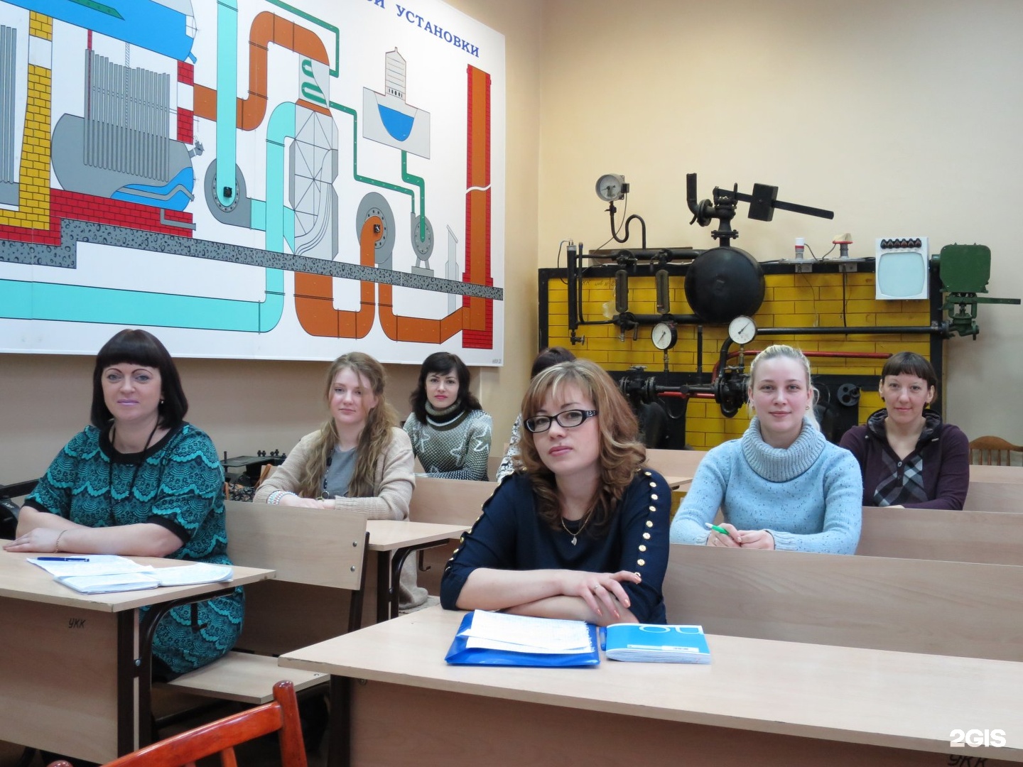 Учебный центр жкх. Учебный центр на Багратиона в Омске. Багратиона 15в Омск учебный центр.