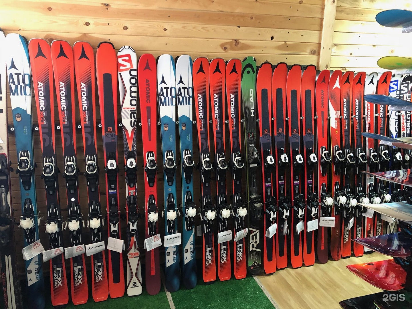 шерегеш снегоходы. прокат горнолыжного снаряжения. шерегеш прокат снаряжения 2023. шорилэнд в шерегеше. прокатная лыж.