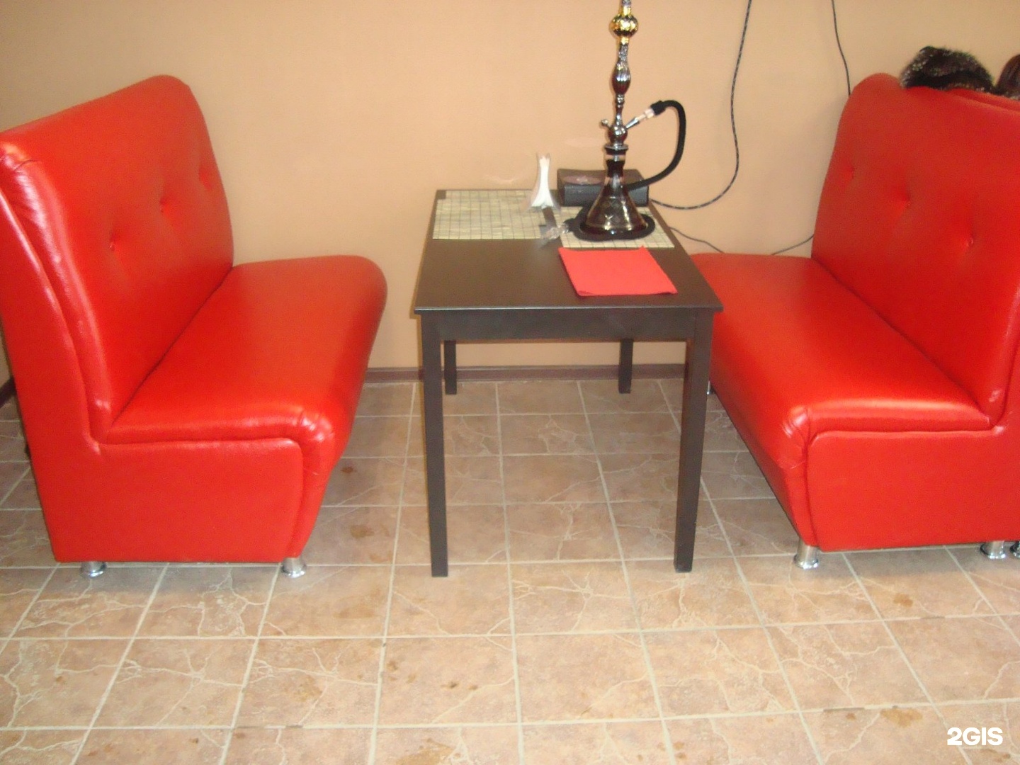 Столы и диваны для кафе на авито