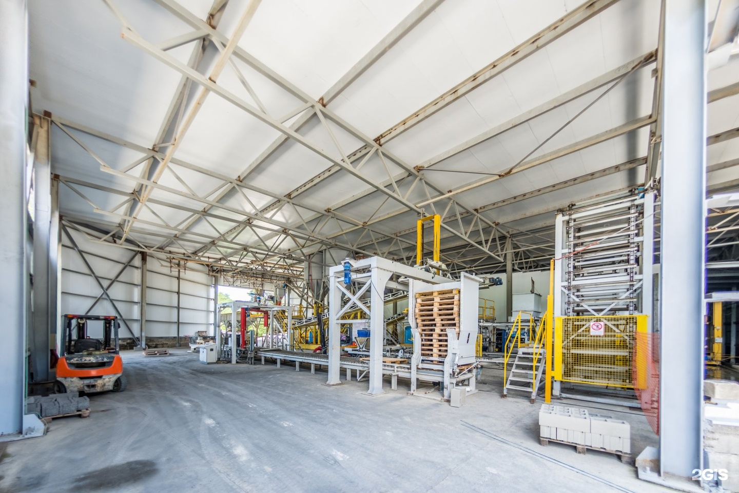 Тольяттинский политехнический колледж. Современный складской комплекс. Транспортно производственная компания. Кирзачпром завод. Торгово-производственная компания логотип.